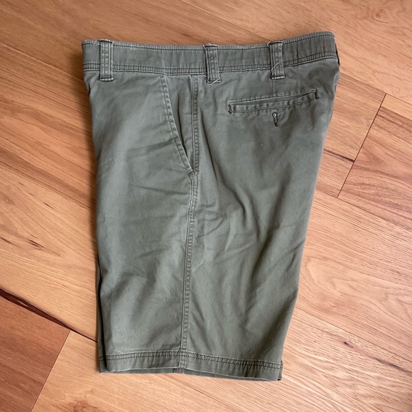 St John’s Bay Olive Green Short, Size 36 - Picture 7 of 7